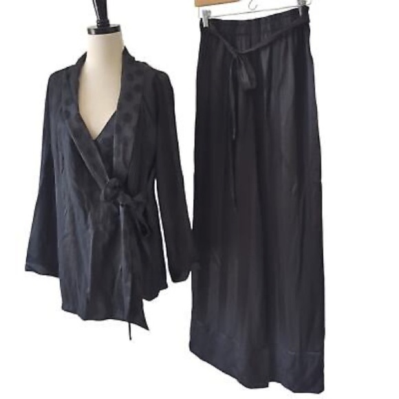 Victoria’s Secret, Black Satin Jacquard 2-Pc Lounge Pajama/Robe Set,Size M/L - Picture 2 of 15
